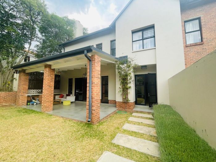 For Sale: House in Bryanston with 4 beds, communal pool, and 24-hour security.