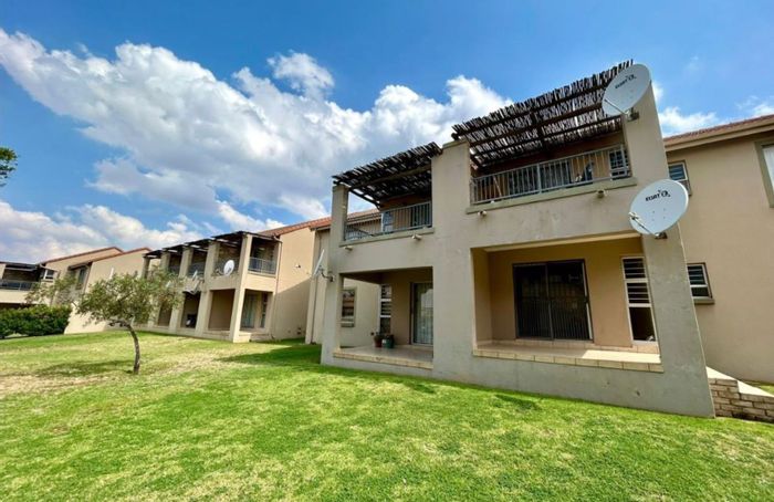 Silver Lakes Townhouse For Sale: Garden, two bedrooms, pool access, 24-hour security.