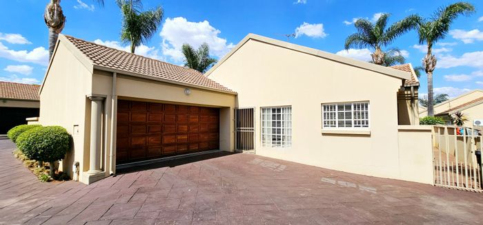 Eldoraigne House For Sale: 3 bedrooms, pool, garden, patio with braai.