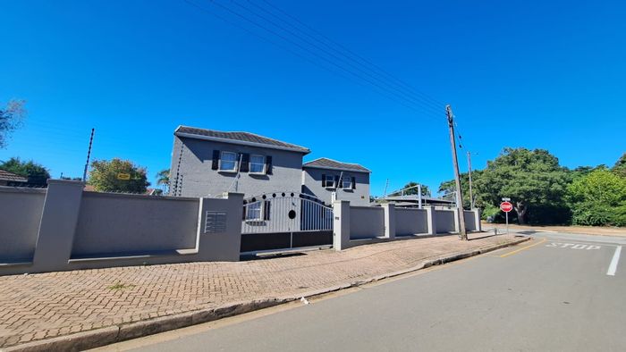 2-Bedroom Apartment For Sale in George East with braai area and secure parking.