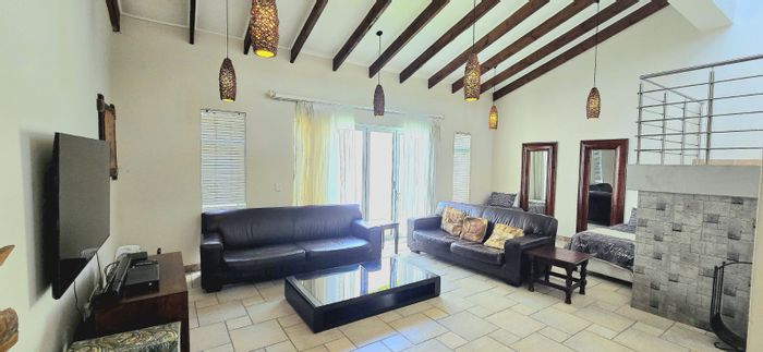 For Sale: House in Pinnacle Point Golf Estate with pool, golf access, and sea views.