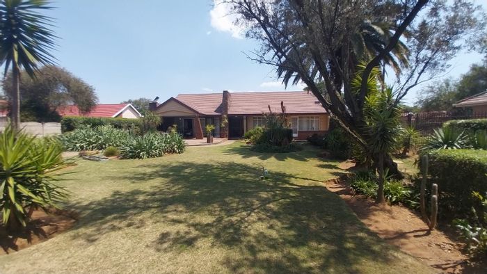 Selcourt House For Sale: Flatlet, garages, carport, and enclosed patio with braai.