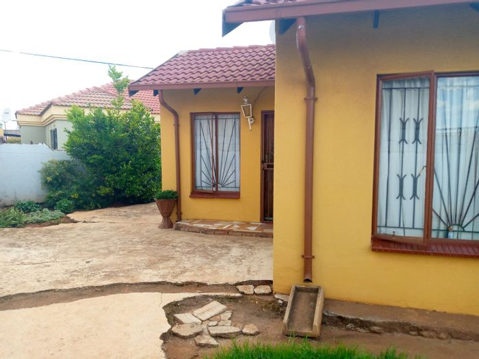 For Sale: House in Vosloorus with three bedrooms, garden, and gated perimeter.