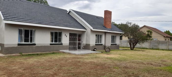 For Sale: Three Rivers House with 3 Bedrooms, 2 Bathrooms, Renovated Kitchen.