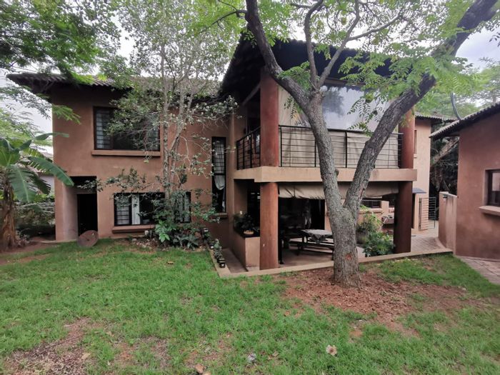 For Sale: House in Ntulo Wildlife Estate with 5 bedrooms, solar system, flatlet.