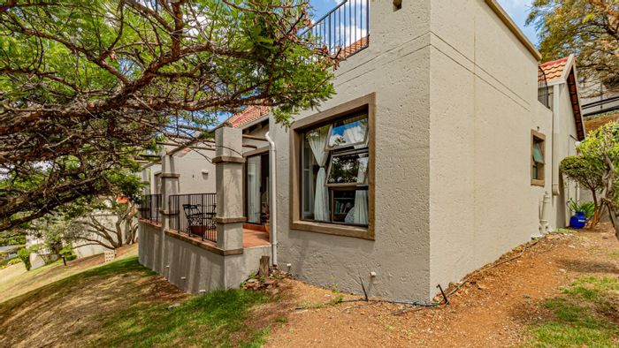 Townhouse for Sale in Allen's Nek: Loft, balcony, pool, and secure complex.