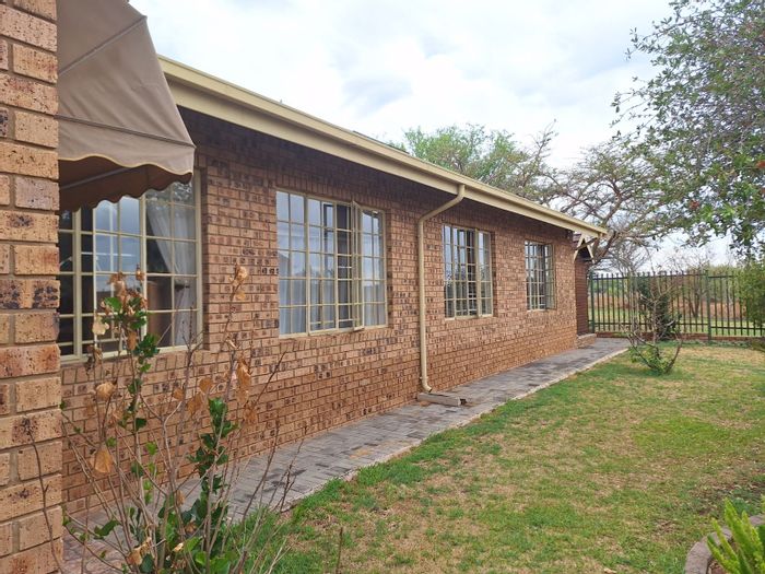 For Sale: House in Modimolle Central with solar, garage, and outdoor entertaining spaces.