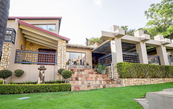 Eldoraigne House For Sale: 4 bedrooms, flatlet, solar system, large patio, pool access.