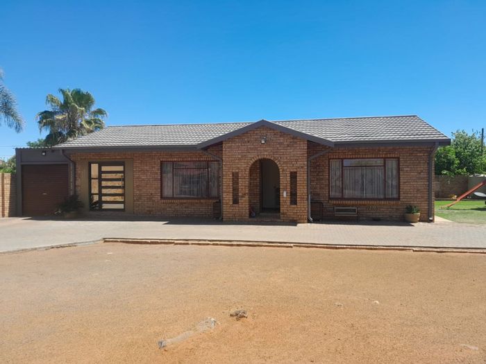 Kuruman Central House For Sale: Open plan living, spacious yard, two stands included.