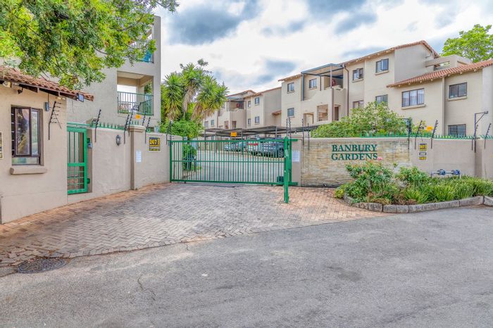 Northwold Apartment For Sale: 2 Beds, Pool, Braai Area, Secure Complex.