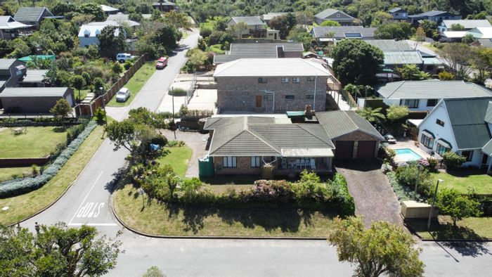 For Sale: House in Groenvallei with 3 beds, office, garage, and outdoor space.