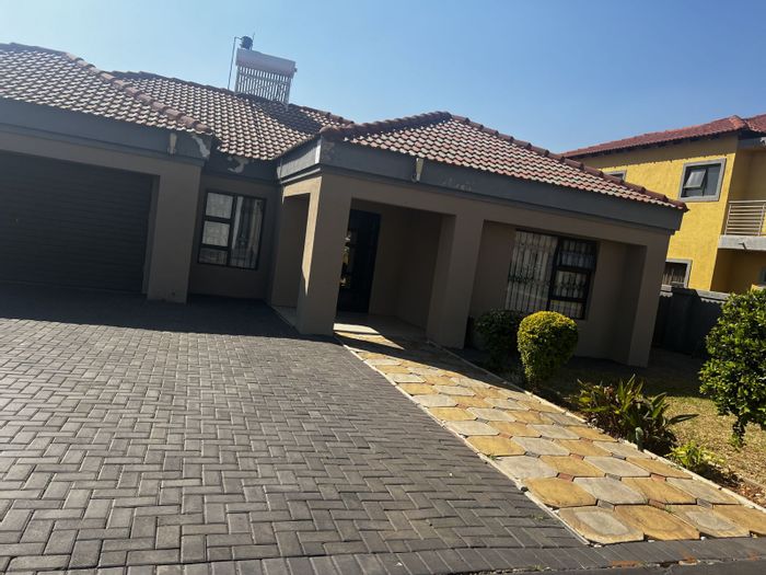 For Sale: House in The Orchards with 3 beds, pool, and 24-hour security.