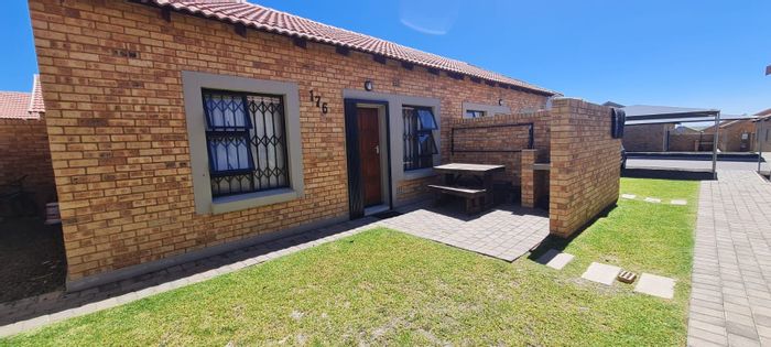 For Sale: Townhouse in Trichardt with 24-hour security and backup utilities.