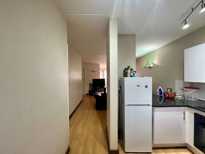 Hatfield Apartment For Sale: 2 Beds, 24H Security, Near University and Amenities.