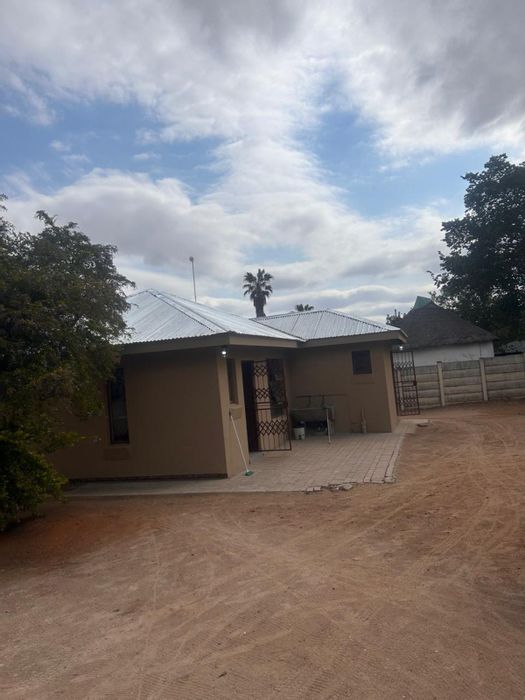 For Sale: House in Polokwane Central, ideal for development or investment opportunities.