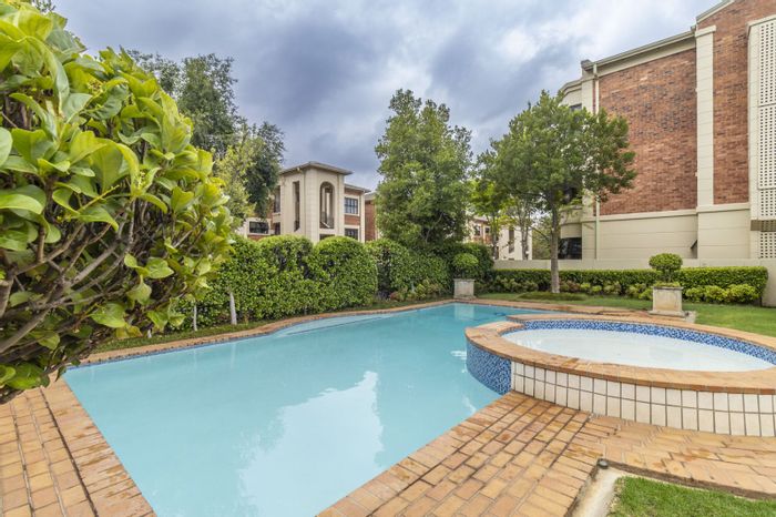 Bryanston East Apartment To Rent: 2 Beds, pool, secure complex, parking included.