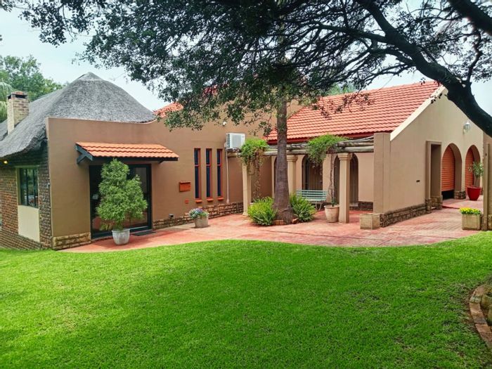 Eldoraigne House For Sale: Spacious garden, pool, play area, and study included.