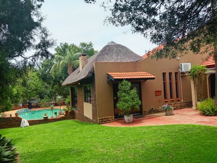 Eldoraigne House For Sale: Spacious garden, pool, play area, and study included.