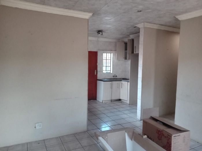 House For Sale in Philip Nel Park: 3 Bedrooms, No Loadshedding, Close to Amenities.