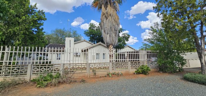 Carters Glen House For Sale: 3-bed home with income-generating flatlet and borehole.