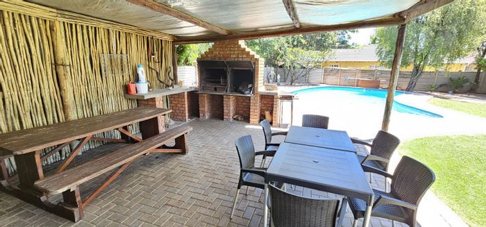 Lindene House For Sale: 4 bedrooms, study, pool, entertainment area, double garages.