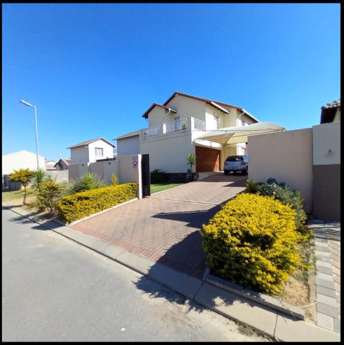 For Sale: 4-Bedroom Townhouse in Blue Hills with security, garage, and nearby amenities.