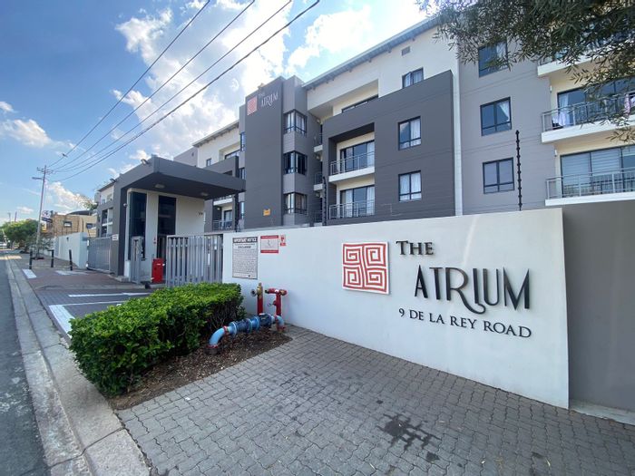 Rivonia Apartment For Sale: Gym, pool, secure parking, close to amenities.