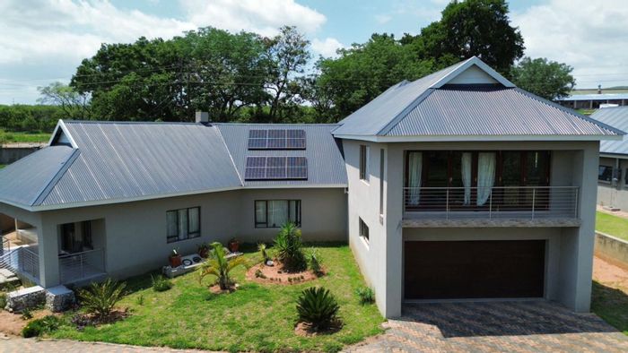 House for Sale in Sabie River Eco Estate: 3 beds, solar panels, outdoor braai.