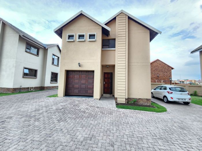 For Sale: Townhouse in Secunda Central with open-plan living, en-suite bedrooms, and balcony.