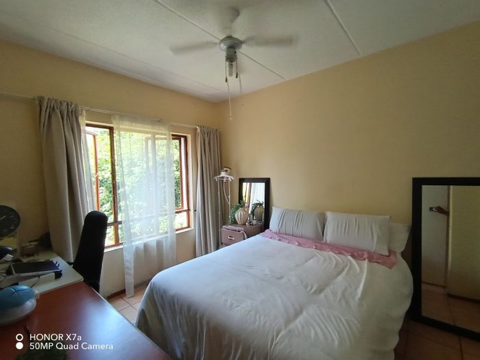 Sunninghill Apartment To Rent: Great value, immediate availability, tranquil living experience.