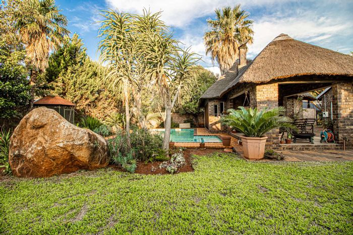 Doornpoort House For Sale: Pool, lapa, study, spacious garden, ample parking.