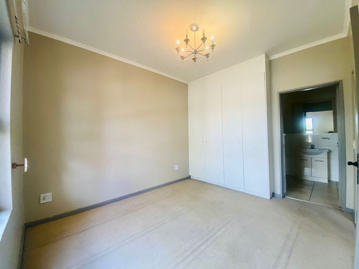 Bryanston Apartment To Rent: 2 Beds, Pool, Gym, Patio, 24-Hour Security.