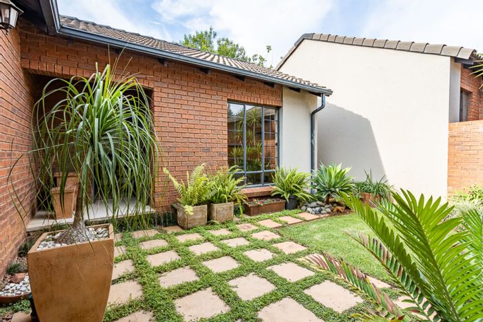 For Sale: Spacious 3-Bedroom Townhouse in Mooikloof Ridge with Garden and Double Garage.