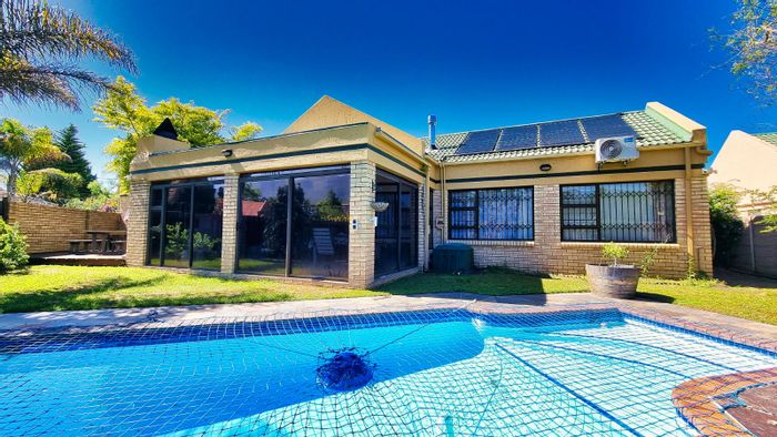 For Sale: House in Heather Park with pool, bar, and open-plan living.