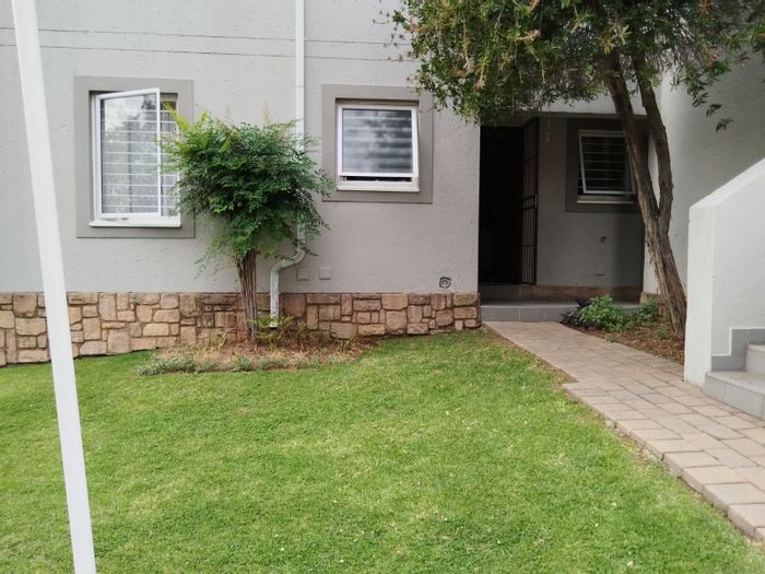 2-Bedroom Apartment To Rent in Sunninghill with garden, pool, and security.