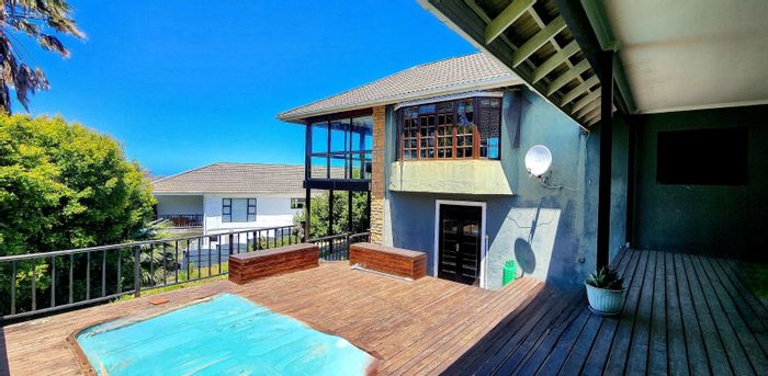 Heuwelkruin House For Sale: 5 bedrooms, pool, garden, views, and convenient location.