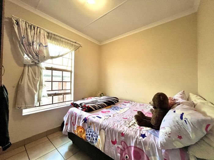 3 Bed, 2 Bath House for Sale in Olievenhoutbosch with Garage and Security.