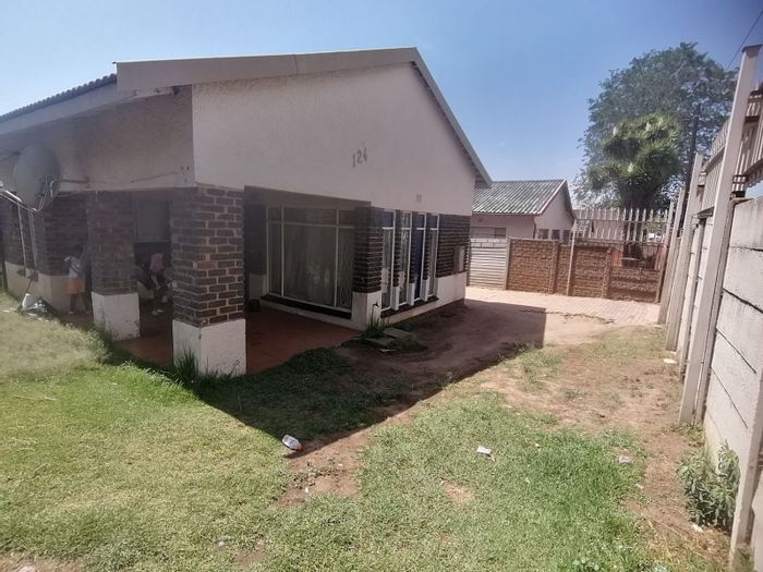 Newlands House For Sale: 4 bedrooms, en suite, rental income, secure yard.