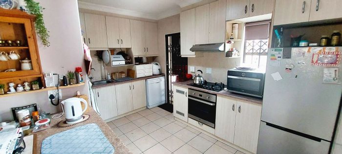 House For Sale in Denneoord: 3 beds, double garage, built-in braai, energy-efficient.