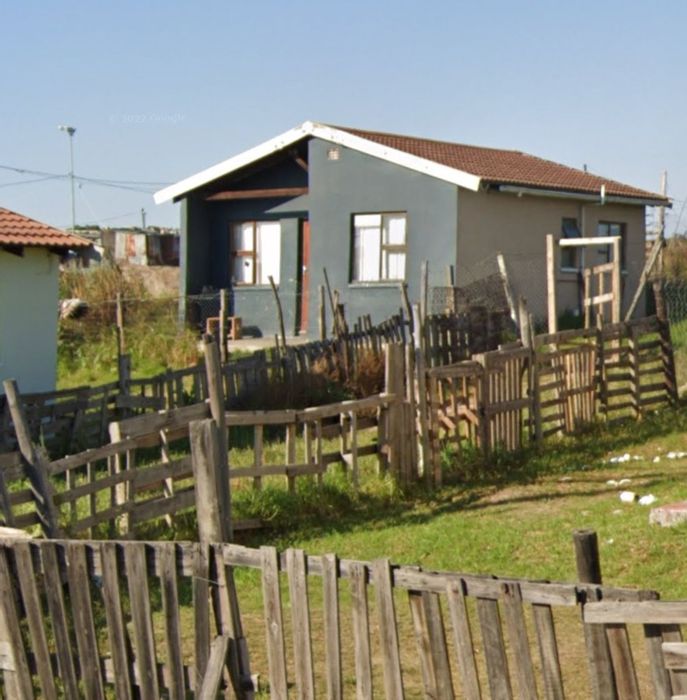 House For Sale in Bethelsdorp: 2 bedrooms, renovation potential, great investment opportunity.