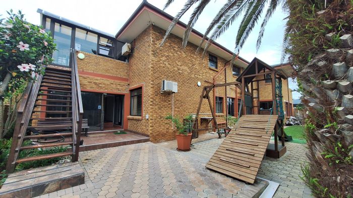 Bayview House For Sale: Spacious family home with flat, pool, and cinema room.