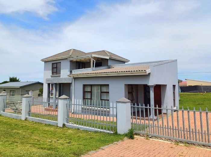 5-Bedroom House For Sale in Pacaltsdorp with Income Potential and Expansion Options.