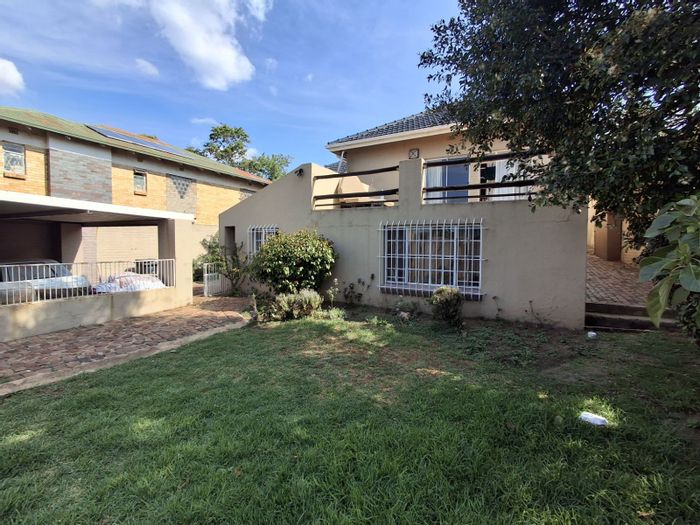 For Sale: House in Orange Grove with balcony, study, cottage, and ample parking.