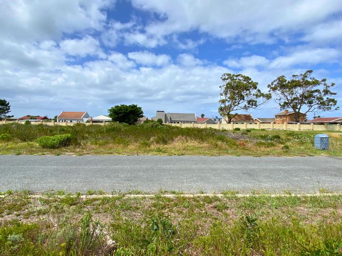 For Sale: 739m2 Vacant Land in Franskraal, cul-de-sac, mountain views, fully serviced.