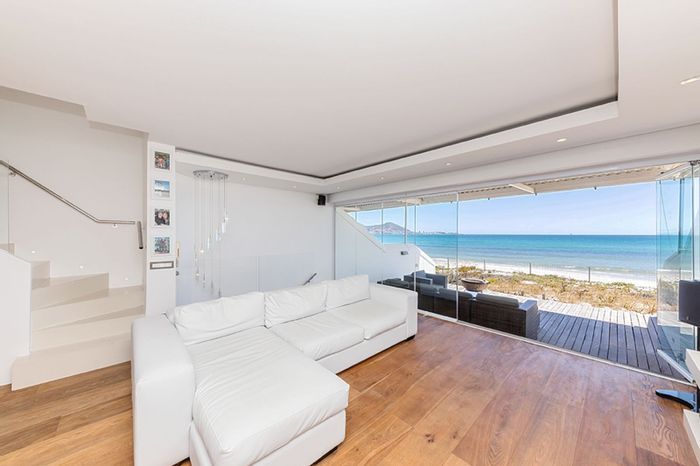 Lagoon Beach Apartment For Sale: Sea views, entertainment deck, wine cellar, double garage.