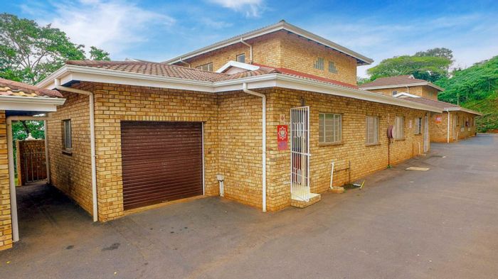 Hibberdene Central Townhouse For Sale: Ocean views, spacious yard, secure parking.