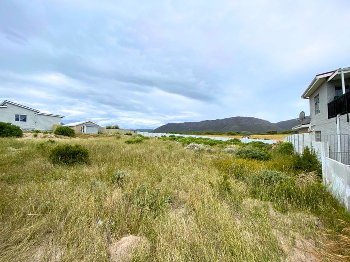 Vacant Land Residential for Sale in Perlemoenbaai: Walled, mountain views, close to amenities.