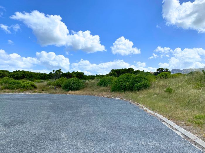 Kleinbaai For Sale: Elevated 616m2 vacant land in quiet cul-de-sac, fully serviced.