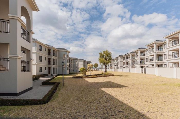 For Sale: 2-Bedroom Apartment in Carlswald with En-Suite Bathrooms and Clubhouse Access.