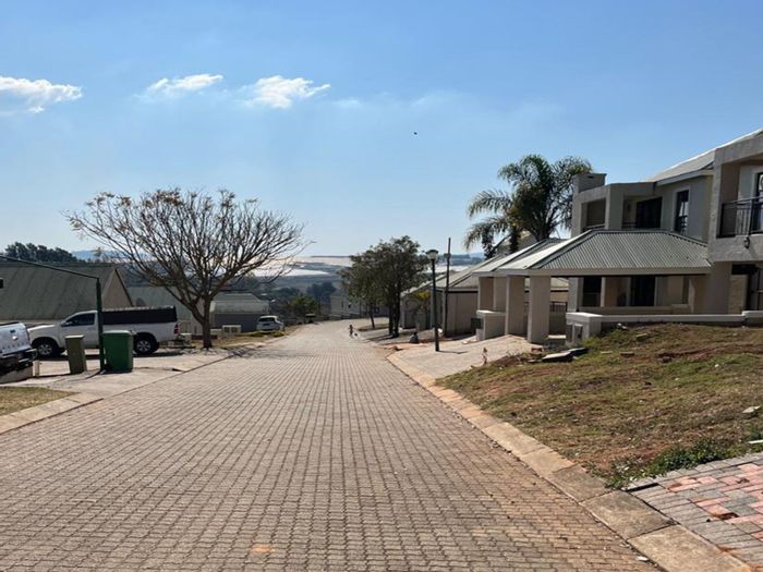 For Sale: Townhouse in White River Ext 46 with 3 beds, secure estate living.